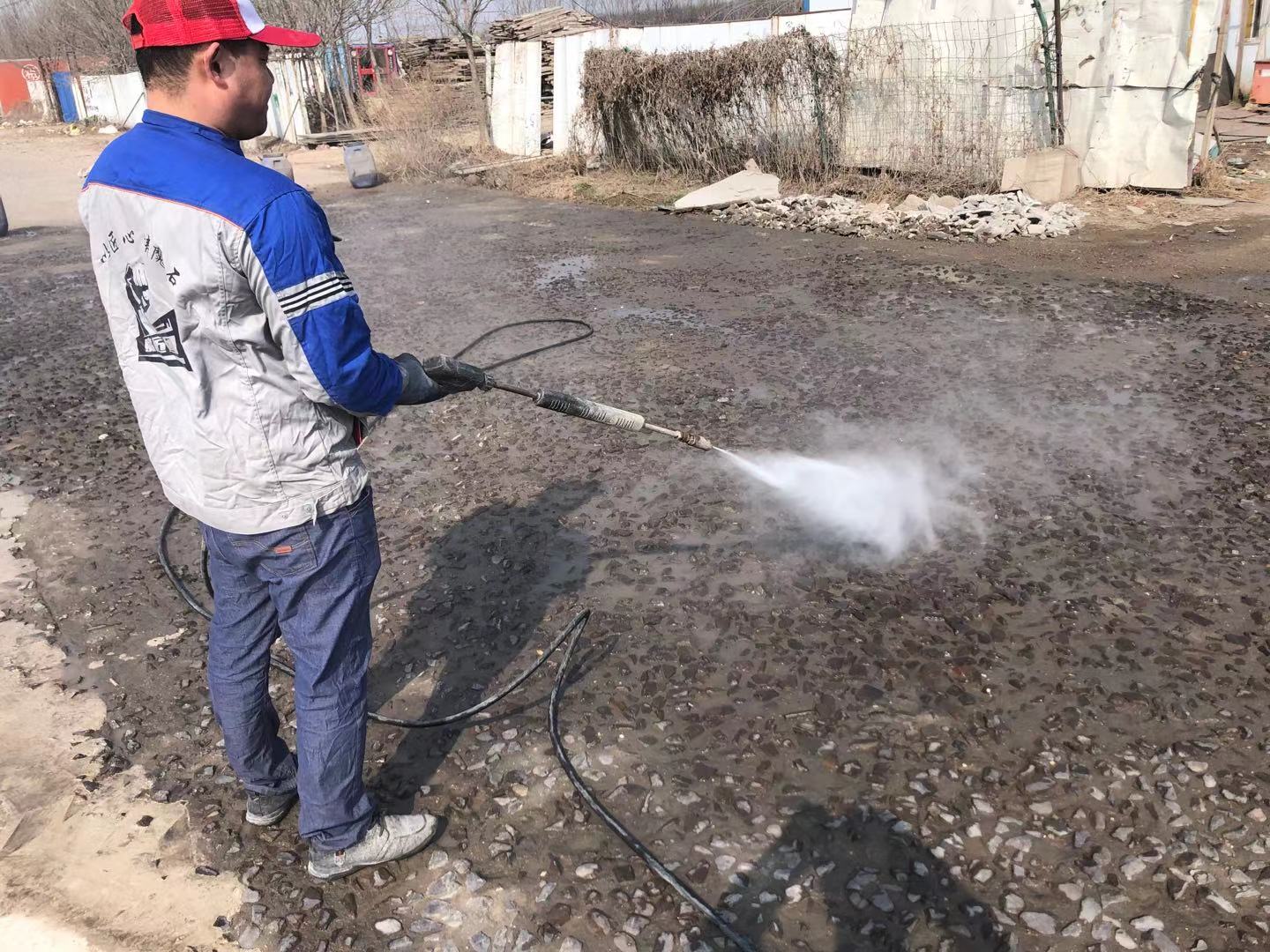修補砂漿的施工方法一：清除地麵雜質